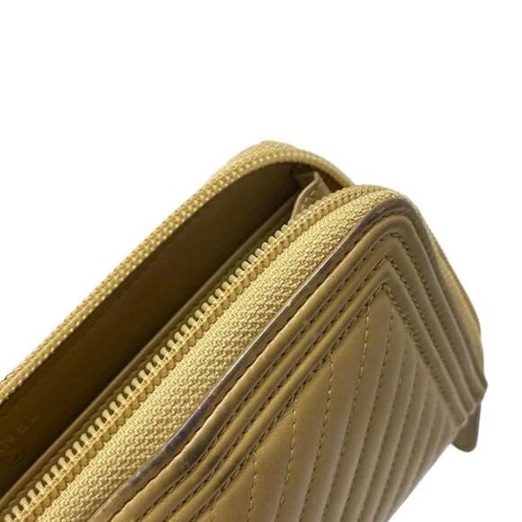 Auth CHANEL Boy Chanel/V Stitch (Chevron) - Beige Lambskin Long Wallet - Picture 8 of 10